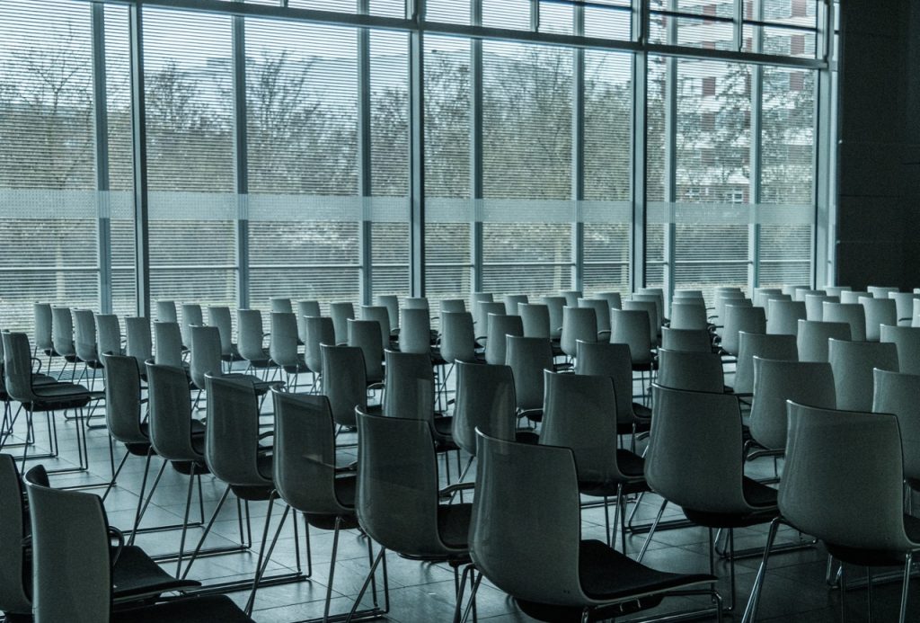 Imagen de una sala de conferencia